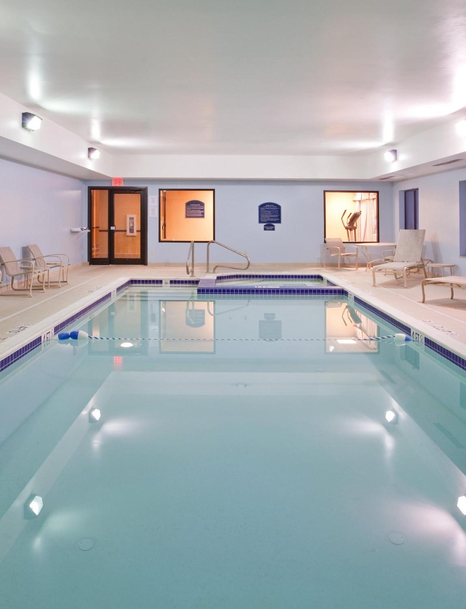 Holiday Inn Express Hotel & Suites Cleveland-Richfield By Ihg Brecksville Eksteriør billede